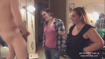 Дрочит при включенной вебке подруге смотреть онлайн на порнотелки