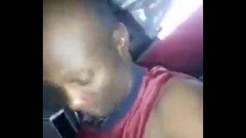 Пока мужчина лежал расслабленный и снимал подругу от первого лица