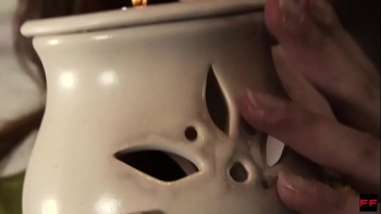 Сразу же приступает выплескивать свои сексуальные фантазии