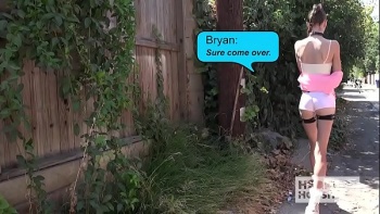 Худая девушка кончает онлайн