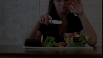 Смотреть как тетя трахается с племянником