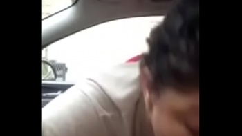 Краля пососала член из окна автомобиля и осталась довольной