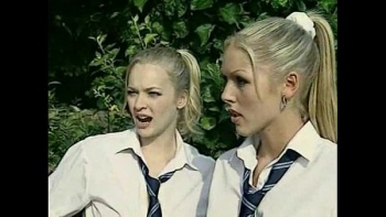 Парни толпой трахнули училку