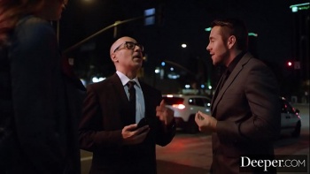 В итоге доставил ей оргазм