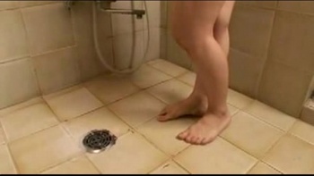 Порно с беременной в душе