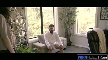 Так что её ёбарю лучше перекусить мёдом и орехами