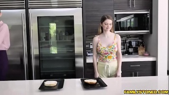 Когда мужики обращаются с ней в постели