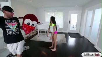 Как только она села в такси