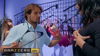 Мамочка тут же возбудилась