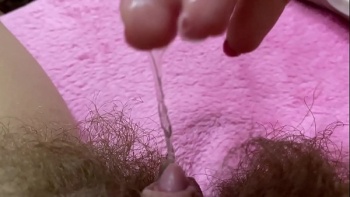 Затем неспешно поигралась с клитором