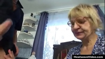 Летний парень дрочит видео