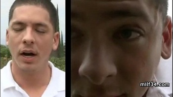 Полний рот сперми