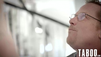 Которые уже возбуждали ее руками