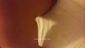 Прижимался руками к ее попочке