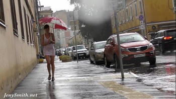 Смотреть видео трутся через лосины