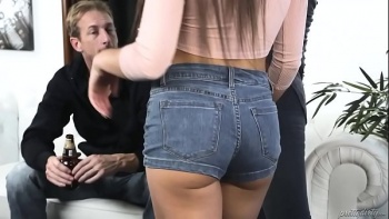 Беспощадно долбит попку красотки