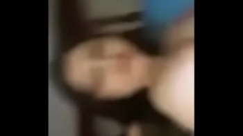 Толстая негритянка в мини юбке села на лицо негра