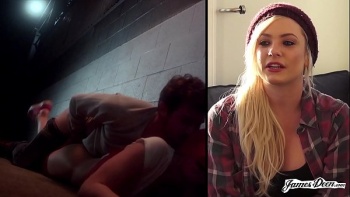 Очень расторопная девушка с нежной попкой уже доводит парня до оргазма после нескольких проглотов