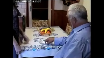 Внучка занимается инцестом с дедом