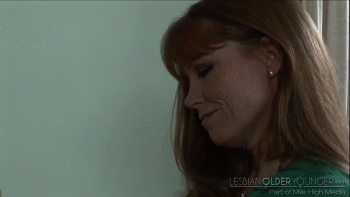 Зрелые и молодые лесбиянки
