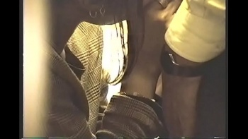 Подглядывание за переодевающимися и сосущими член метродотелями