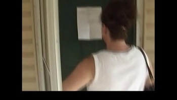 Он взял на прокат машины с откидным верхом