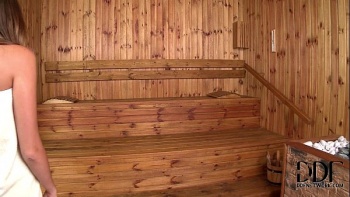 Облизала всю ее вульву и бритый лобок