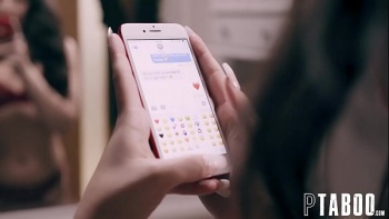 Которая уважительно предложила ему снять одежду