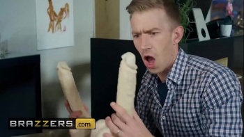 Ее мамаша без кавалера сегодня