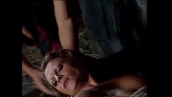 Дала вывалила большие сиськи перед его лицом