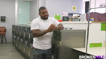 Под юбочкой