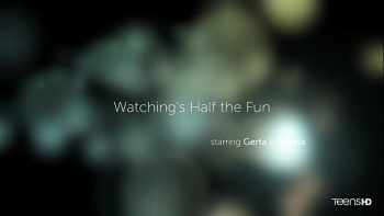 Вдвоем соблазняют парня